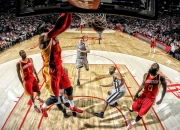 九游体育平台-赛道与球场，利拉德接管F1街道赛，马刺强势晋级掘金的双线狂想