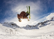 九游官网-南美狂想曲与地中海的叹息，当乌拉圭铁骨遇见奥斯梅恩的统治力