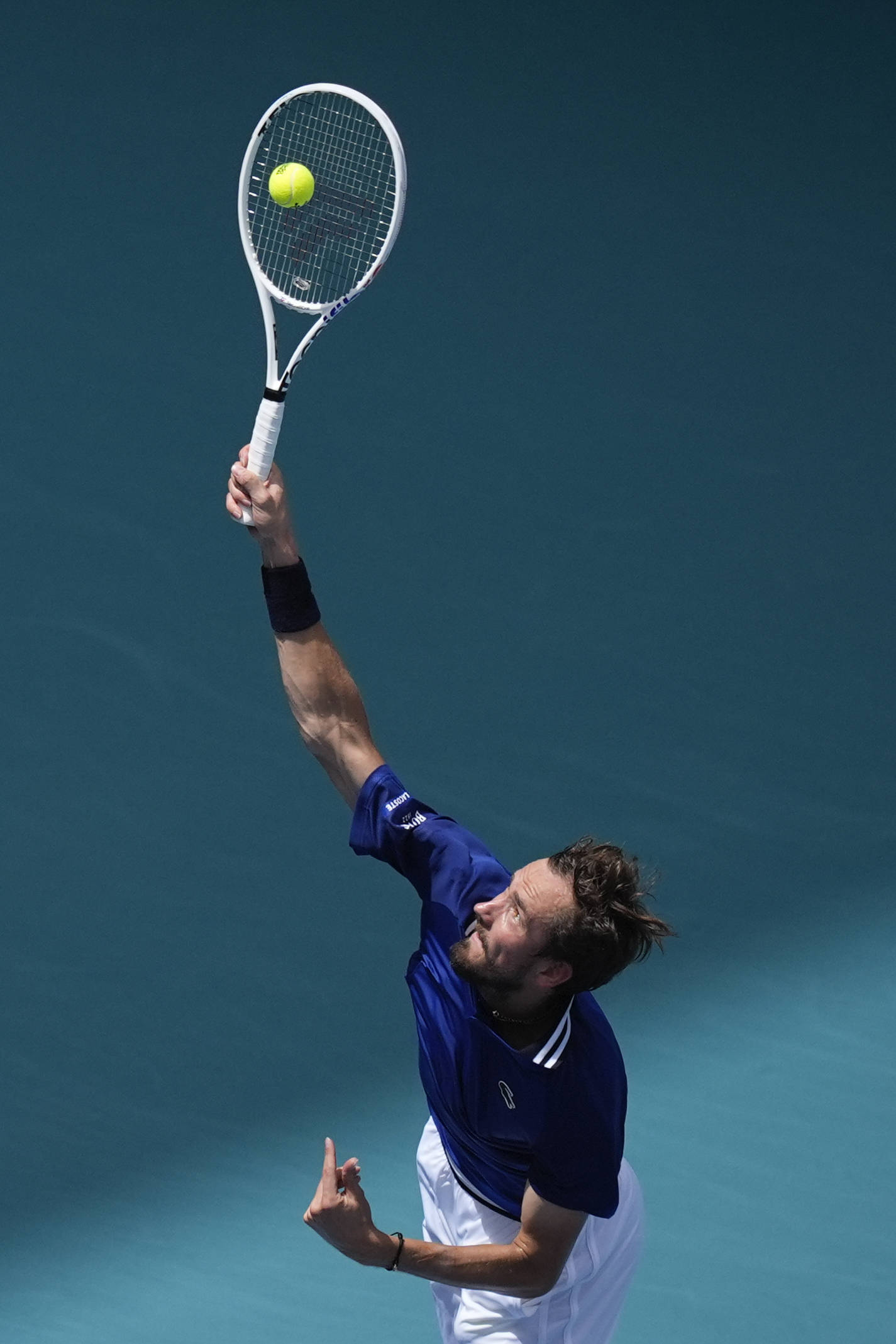 西班牙网球队绝杀美国网球队,梅德韦杰夫制霸全场的简单介绍 西班牙网球队绝杀美国网球队,梅德韦杰夫制霸全场的简单介绍