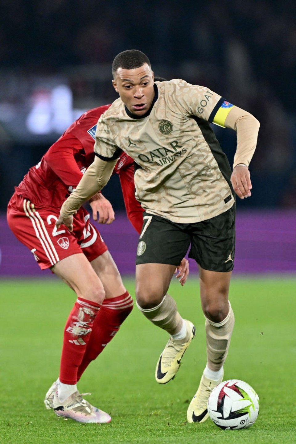 包含尼斯客场逼平,法甲积分榜逐渐攀升的词条 包含尼斯客场逼平,法甲积分榜逐渐攀升的词条