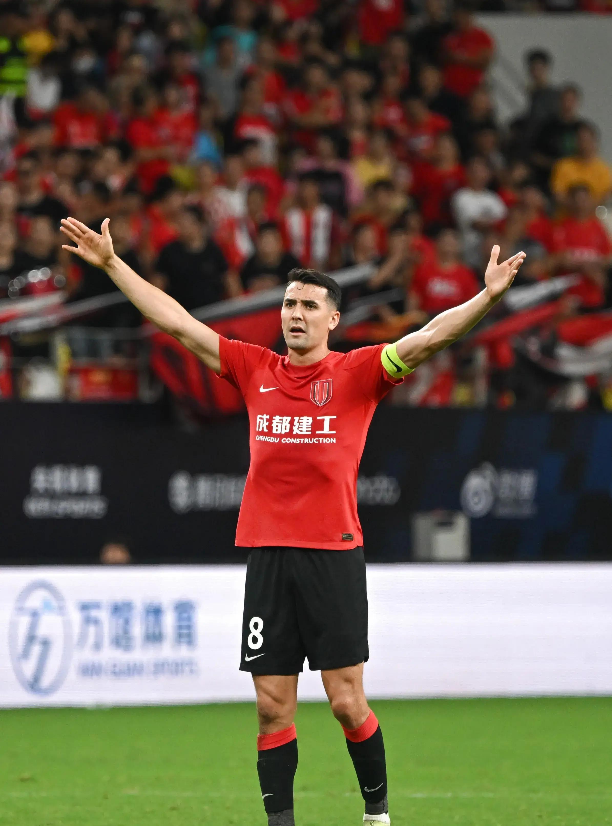 狼堡主教练力挺球队表现，继续期待更好