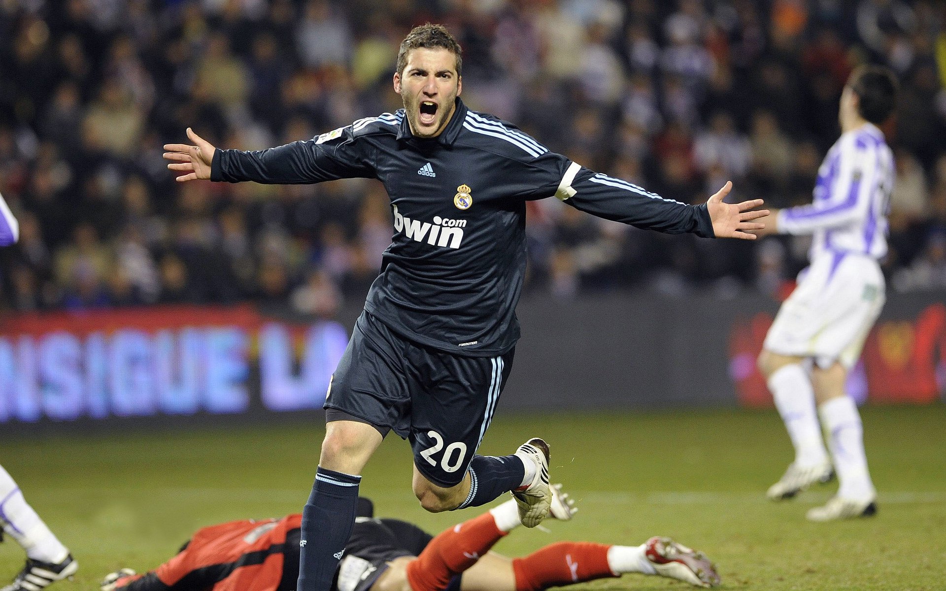 横扫奇才，拉文成关键先生，广东队如何打造不败神话