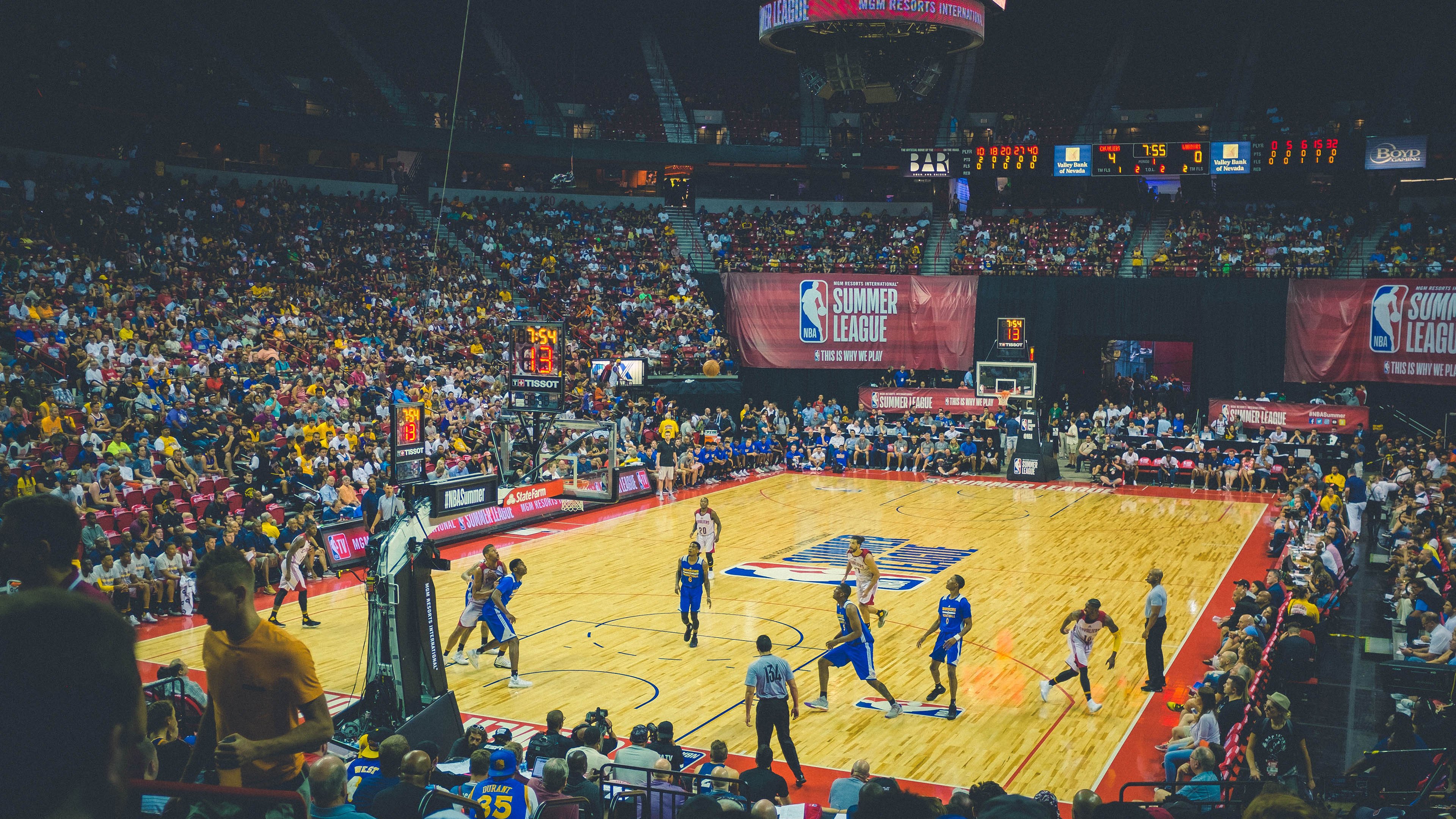 库里三分雨淹没雄鹿，独行侠提前退场背后的悬念终结