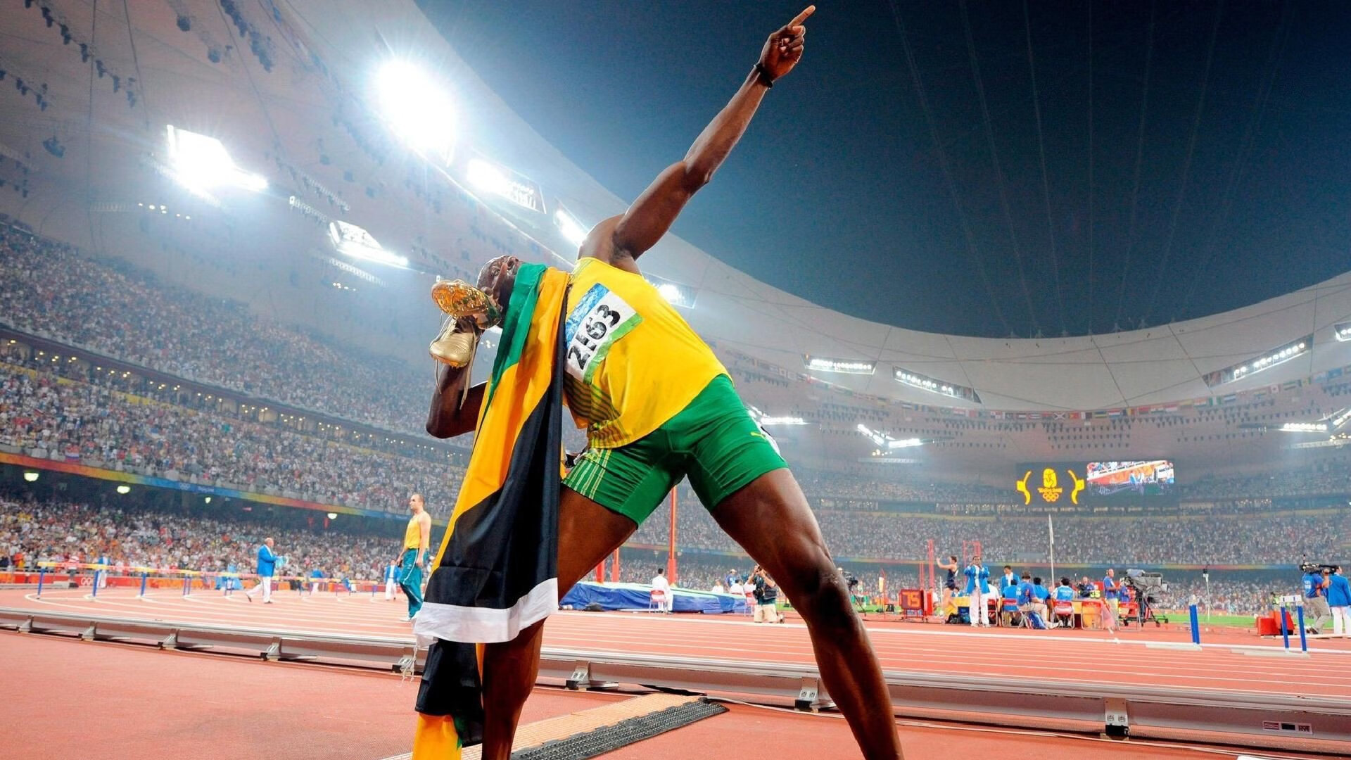 凯恩火热难救主，巴萨战术革新轻取拜仁